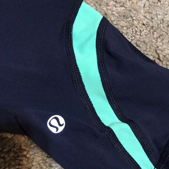 Lululemon size 4 3/4 cropped yoga pants! - Picture 4 of 4